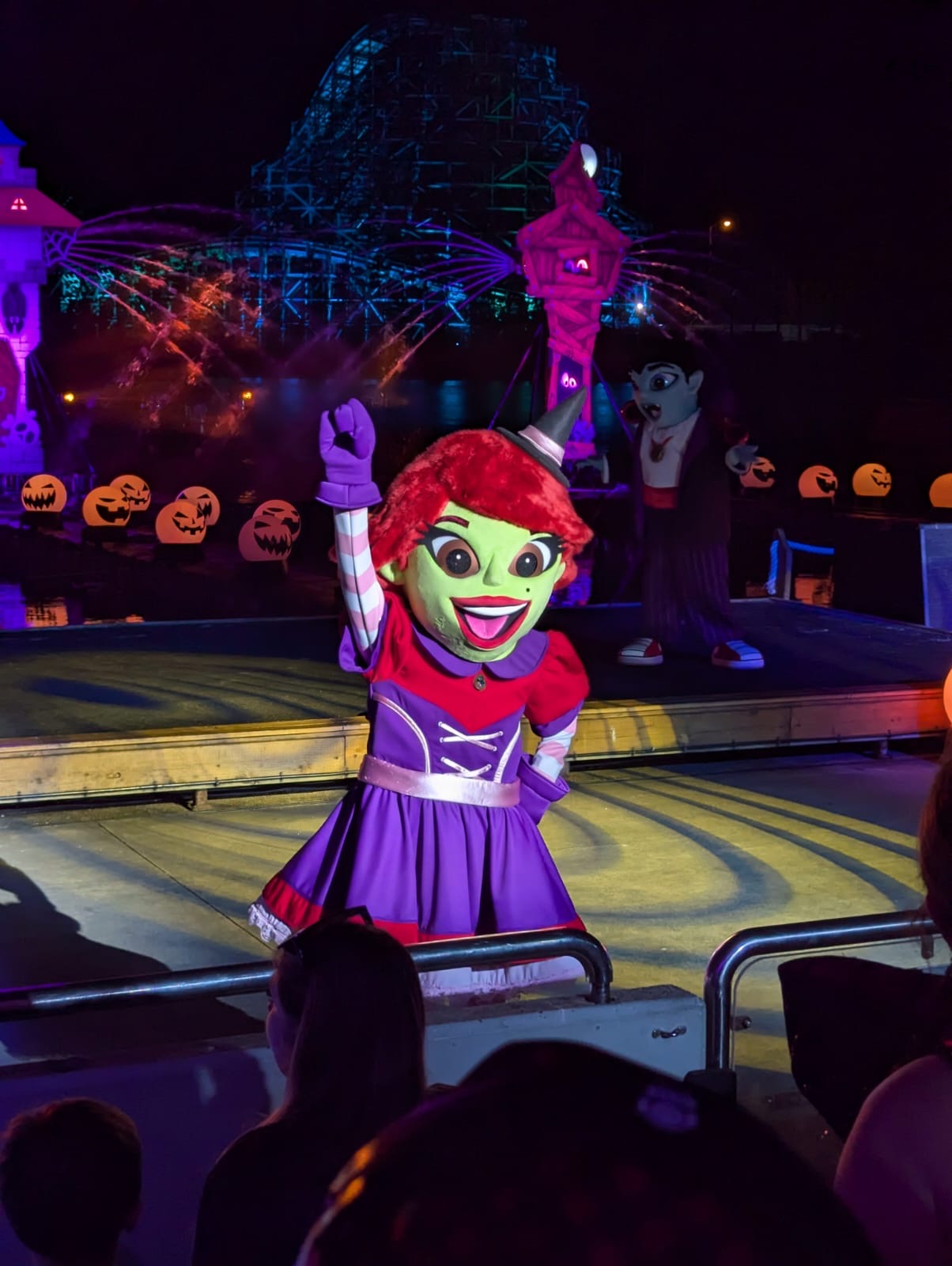 Isabel Fuentes performing as live characters
